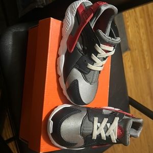 Toddler Nike shoes size 10c